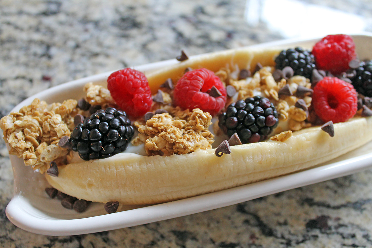 yogurt banana splits