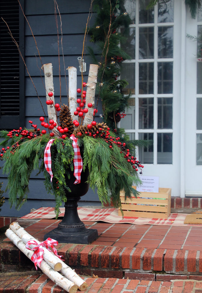 front door holiday decorations | polka dots and picket fences